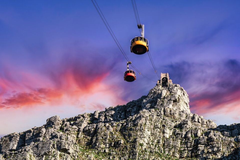 How Many People Fit In The Cable Car At Table Mountain?